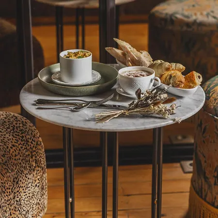 Singulier - Boutique & Anne Semonin 4*