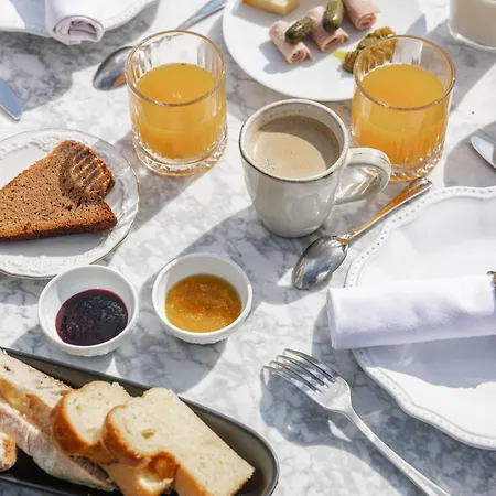 Singulier - Boutique & Anne Semonin 4*